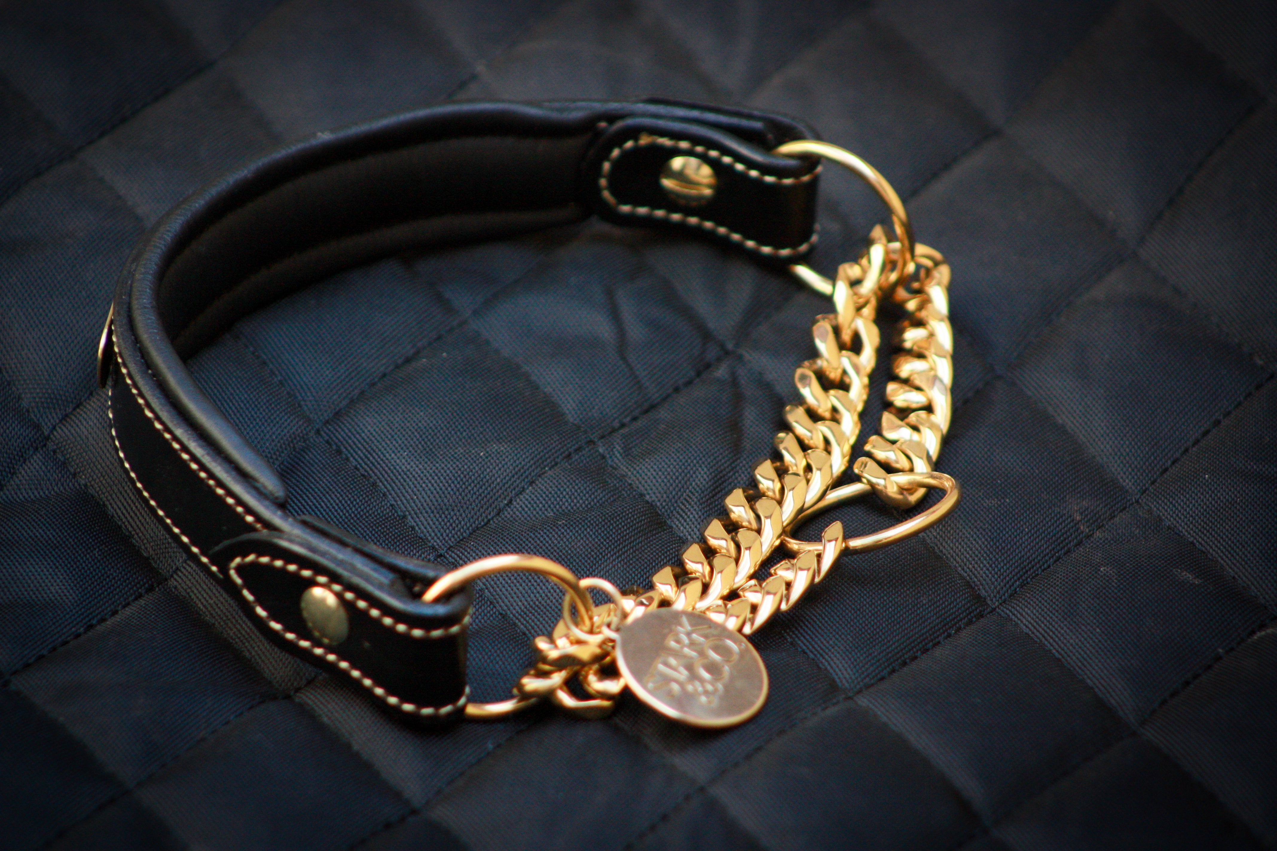 Gold store martingale collar